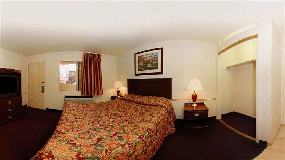 Town House Suites
