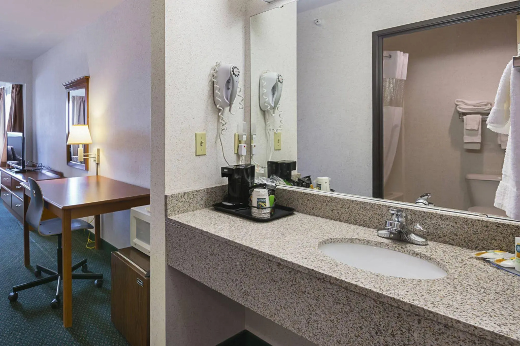 Quality Inn & Suites Belmont - Platteville