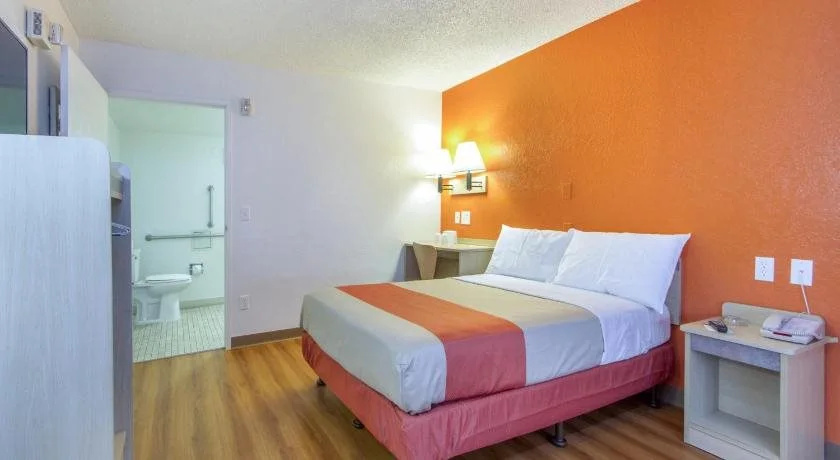 Motel 6 Phoenix - Northern Avenue