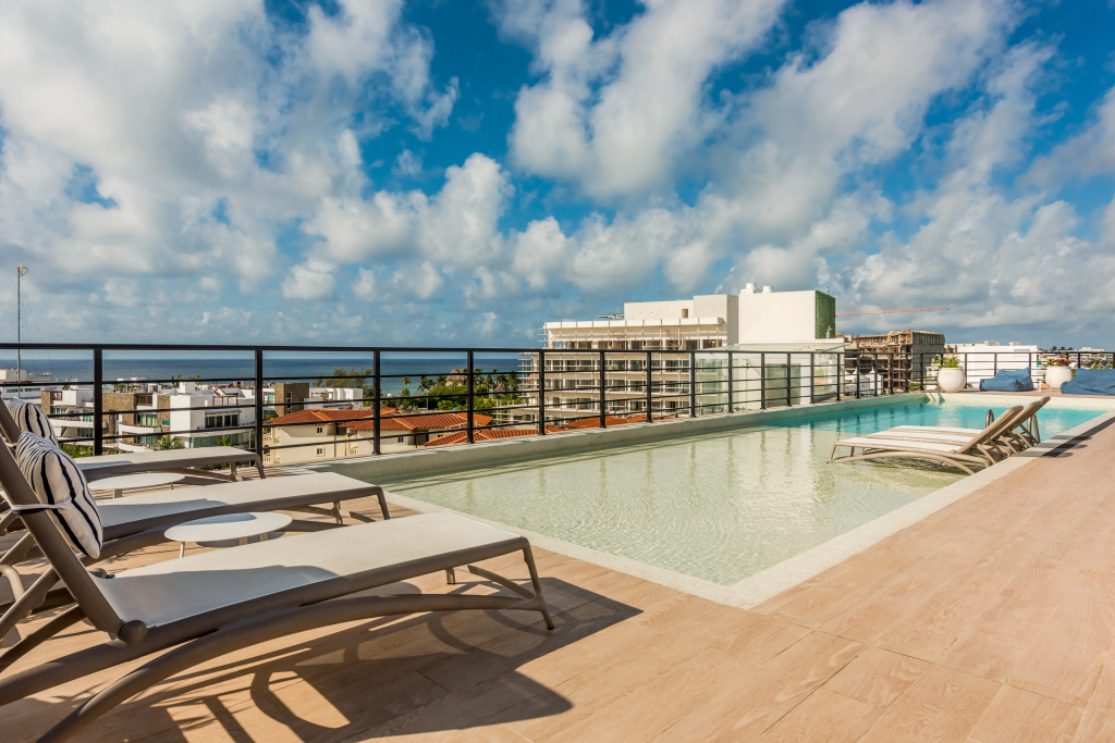 Entire modern apartment | 2 min walk to the beach | private rooftop pool