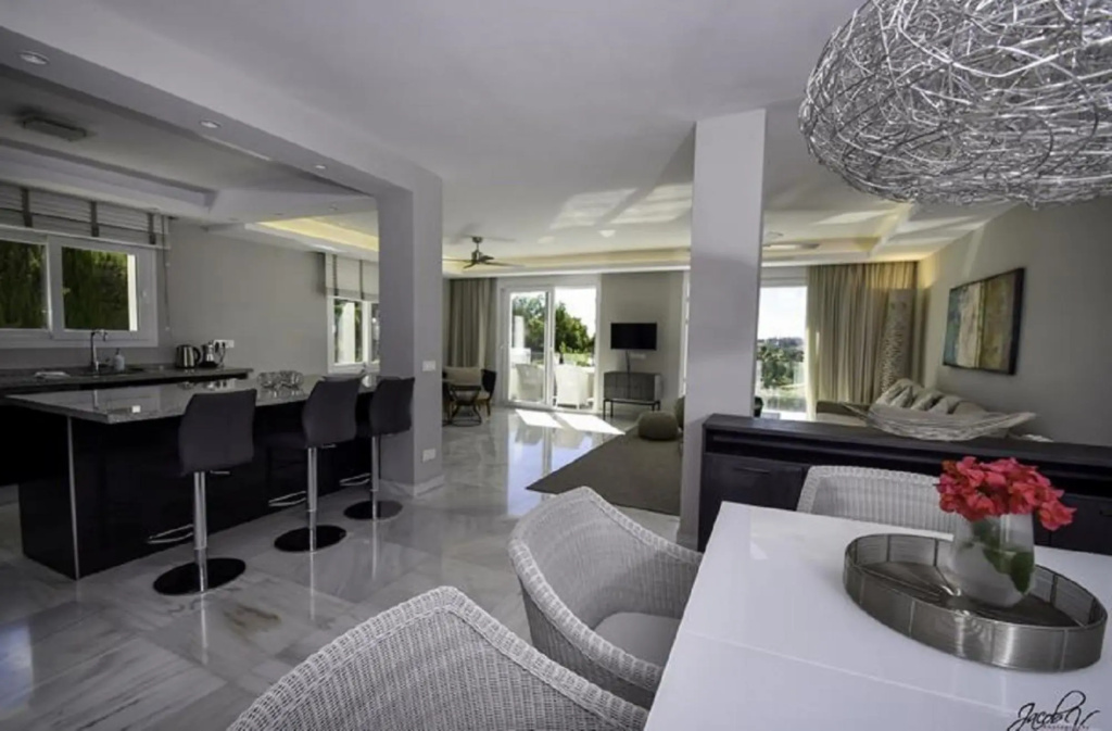 14177- Exquisite villa near beach! Heated pool*