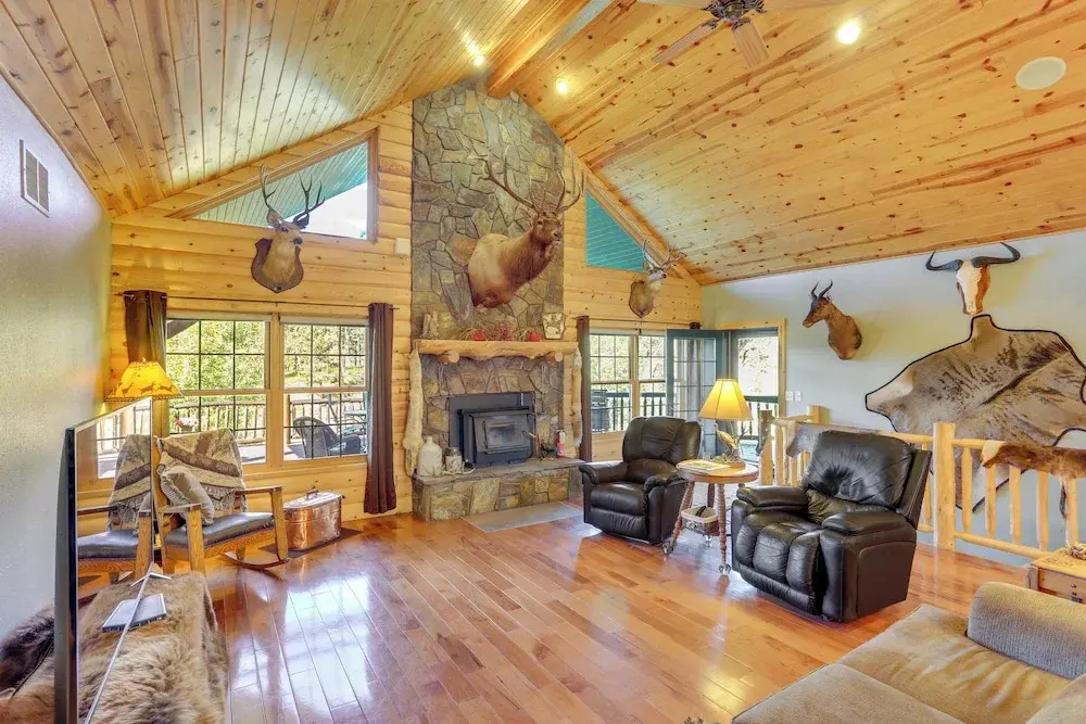 Black Hills Cabin: Hot Tub, Game Room & Deck