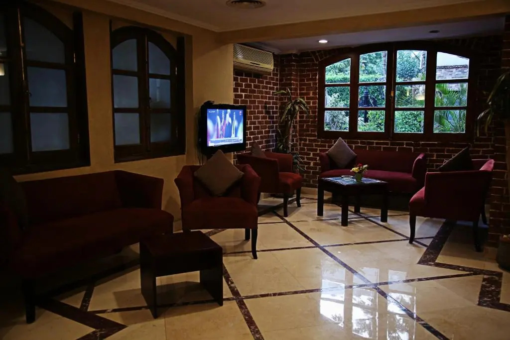 Pearl Hotel, Maadi