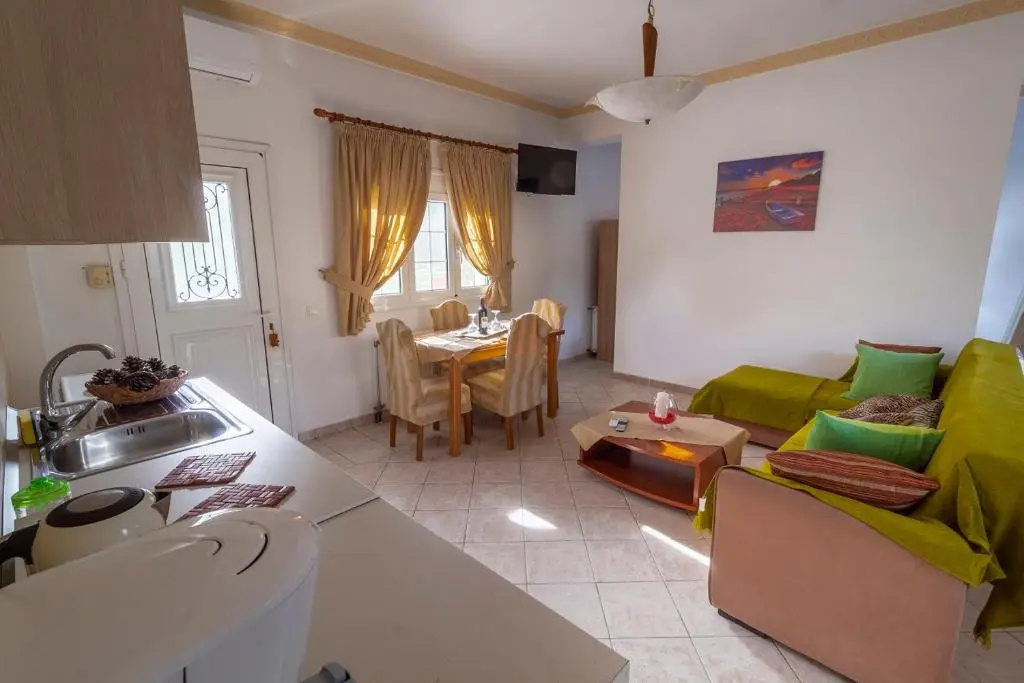 Efi's apartment
