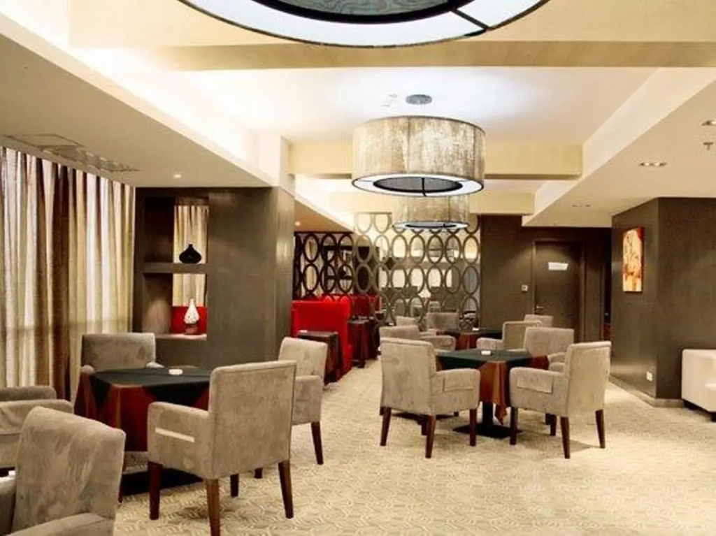 Wuhan Zhuo Yue Holiday Hotel