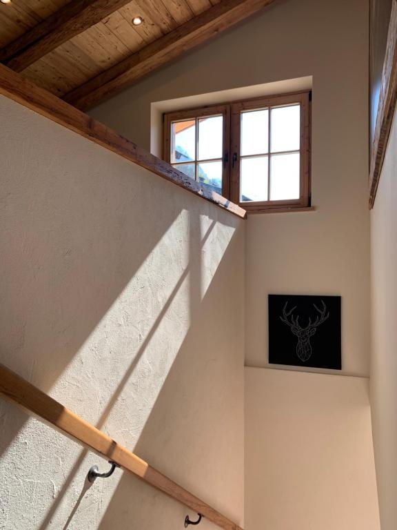 BERGSUCHT-Ruhpolding, Traumlage am sonnigen Südhang, kostenlose Parkplätze, schnelles WLAN, ruhige Sackgasse, NETFLIX inklusive