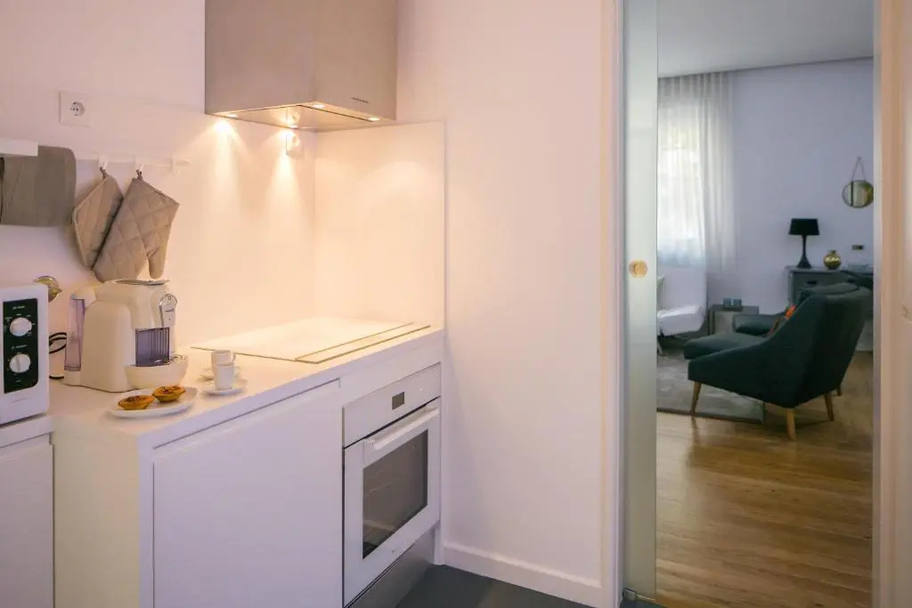 Spacious 2-Bed Apartment with Interior Terrace near Marquês de Pombal, Lisbon - TTL300