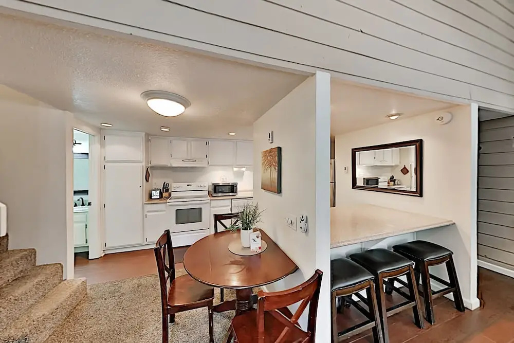 Walkable Corner Unit w/ Pool, Hot Tub & Tennis condo