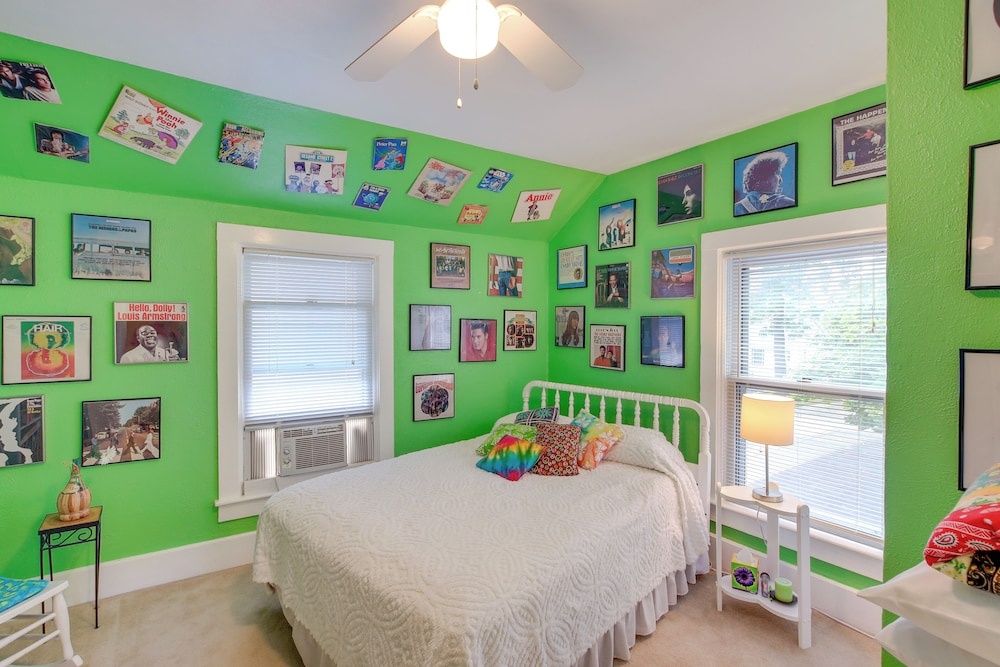Historic Home w/ Sunroom - 5 Mi to Lambeau Field!
