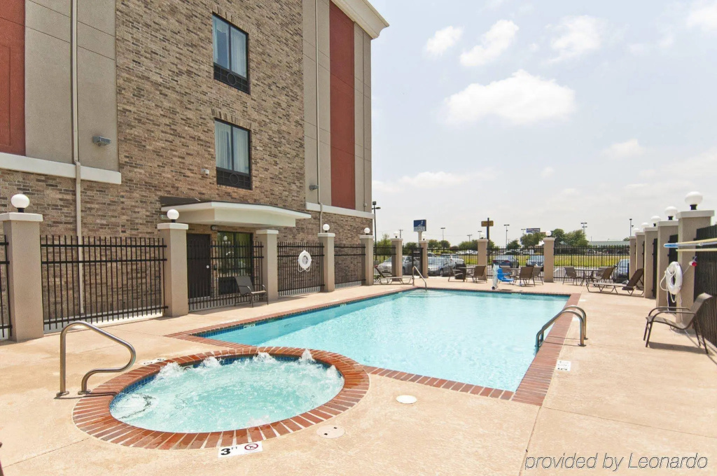 Holiday Inn Express & Suites San Antonio Frost Bank Center by IHG