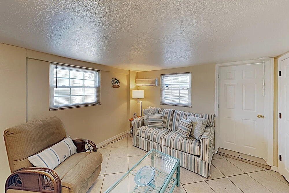 Coastal W/ Patios - Walk 3 Minutes To Beach! 1 Bedroom Condo