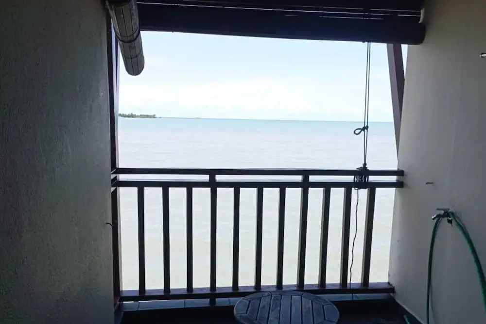 Alpine LXPD Full Seaview Water Chalet