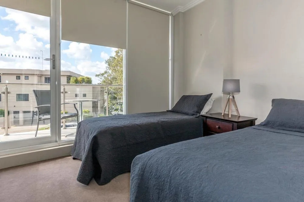 Oasis, Unit 3/5 Laman Street