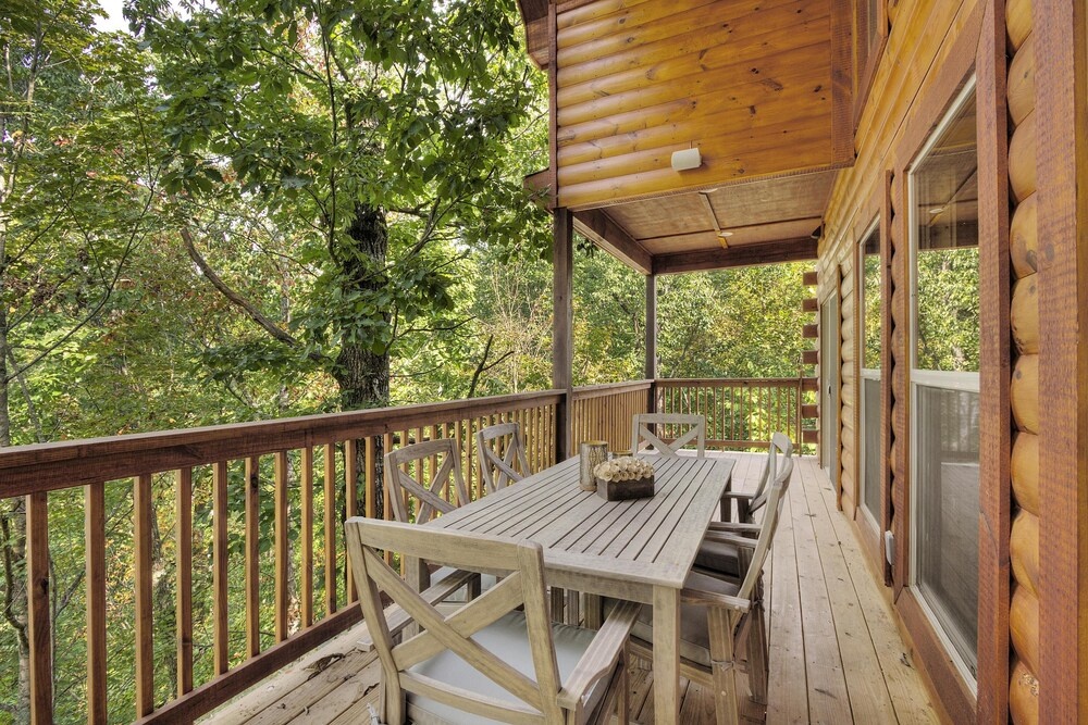 DT 2 Brand NEW Cabins 2 Pools 2 HOT Tubs ETC