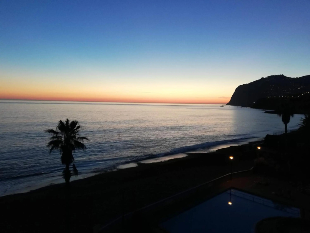 By the Beach & Pool Apartment
