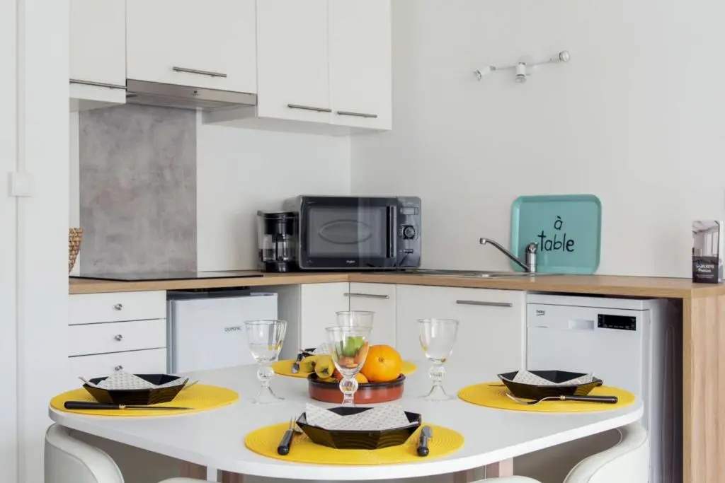 Nice studio with balcony and parking in Villeurbanne, near Lyon - Welkeys