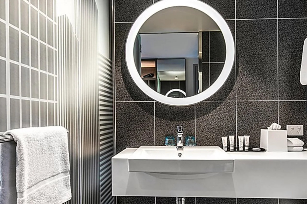 Holiday Inn Express Melbourne Little Collins by IHG