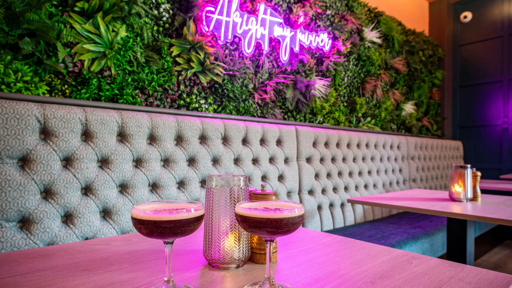 Tiverton Hotel Lounge & Venue