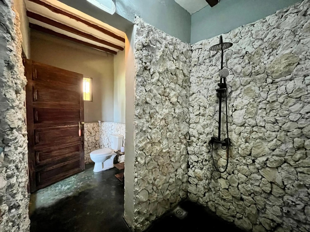 Sazani Beach Lodge and Tidal Lounge