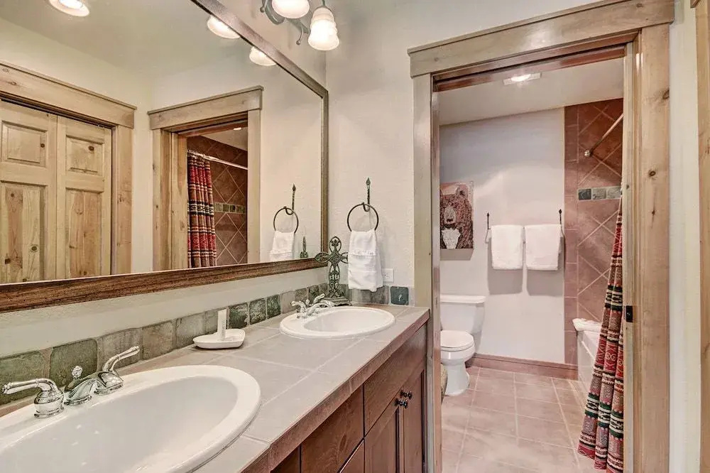 6526 Settlers Creek by RedAwning