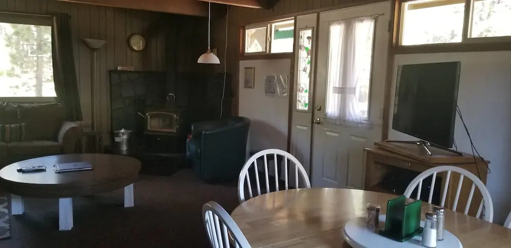 890 Candlewood Relaxing Tahoe Cabin