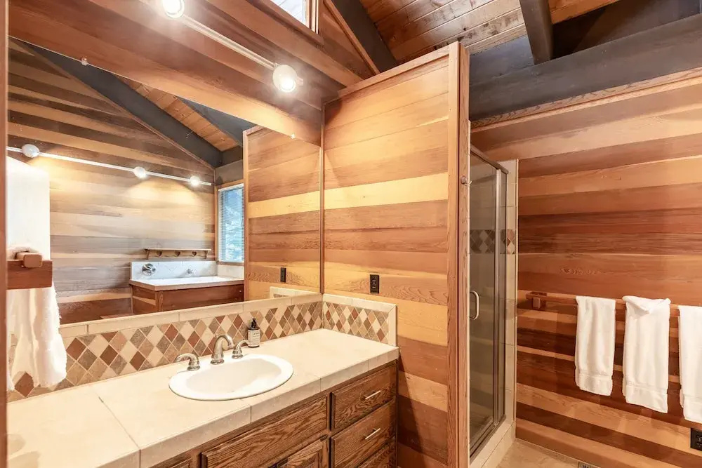 Beautiful 4-Bedroom Contemporary Mountain Home in Northstar by RedAwning Save 10% on 3 Nights, 15% on 5 Nights!