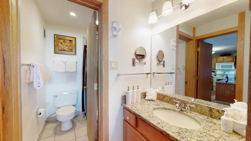 Laurelwood Condominiums Studio Premier Unit 405