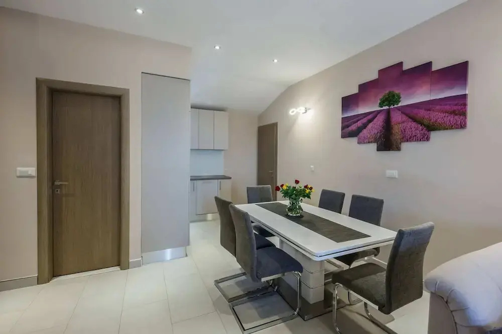 Two-bedroom Apartment Near Beach