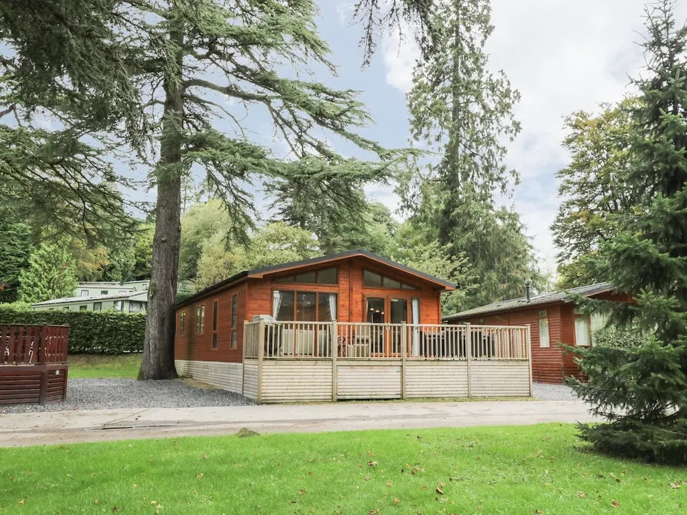Broad Larch Lodge