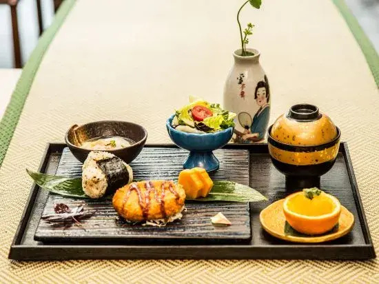 Shanghai Jingxin Guiwo Hotel (Luodian Ancient Town Baoshan Temple Branch)