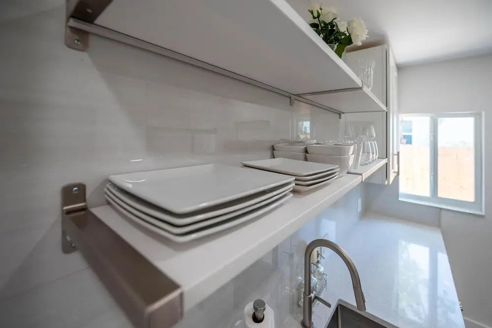 Uhost AI 1BR Sleek Modern Retreat