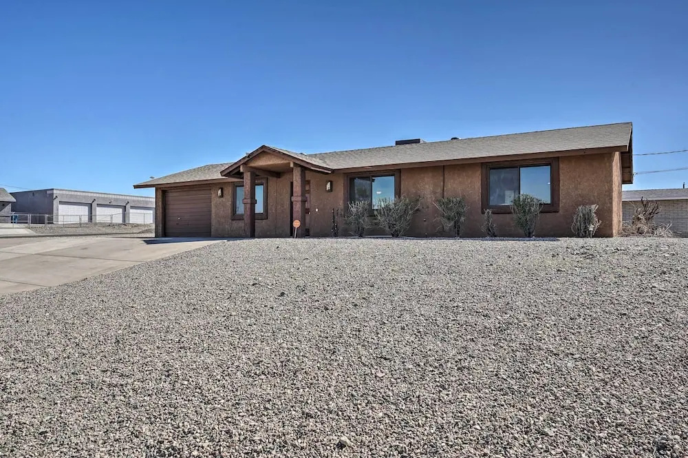 2 Mi to Lake Home with Fire Pit in Arizona!