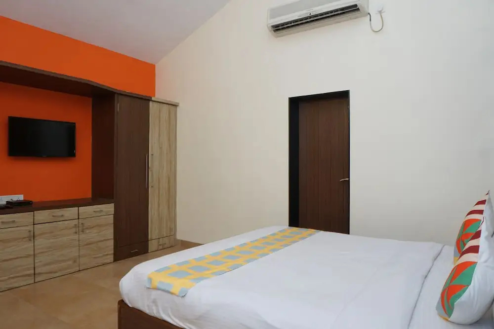 OYO 19690 Home Luxury Farm Lonavala Lake