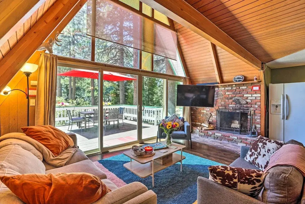 Running Springs A-frame w/ Deck & Mtn Views!