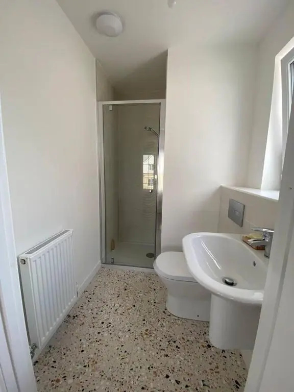 Beautiful 4 Bedroom 3 Beds House in Glasgow