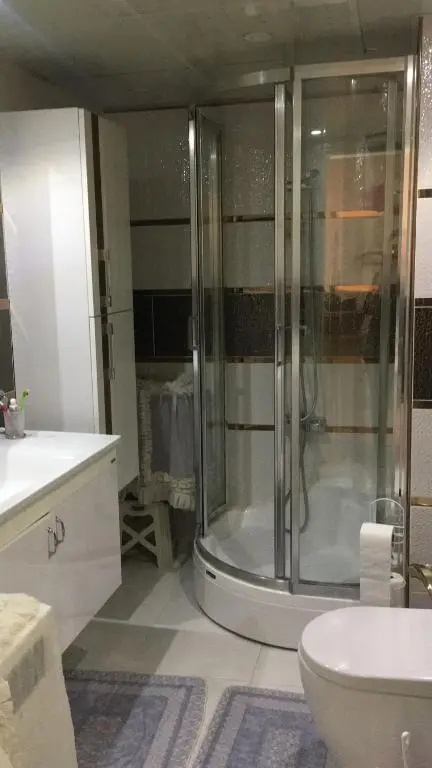 100m2 apartment, central location, free parking