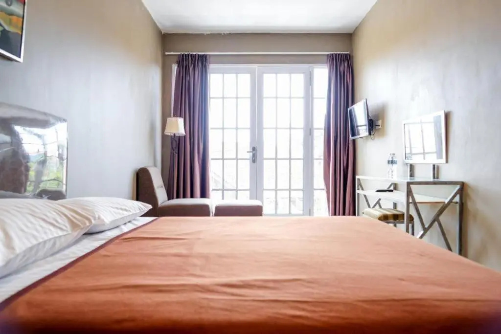 OYO 91252 Graceland Inn