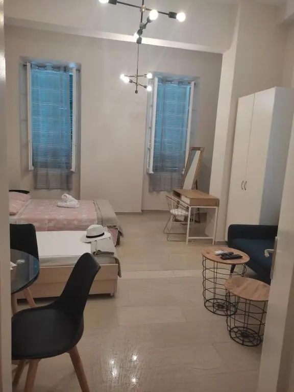 DORA'S APARTMENTS STUDIO 1