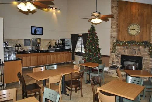 Nichols Inn & Suites