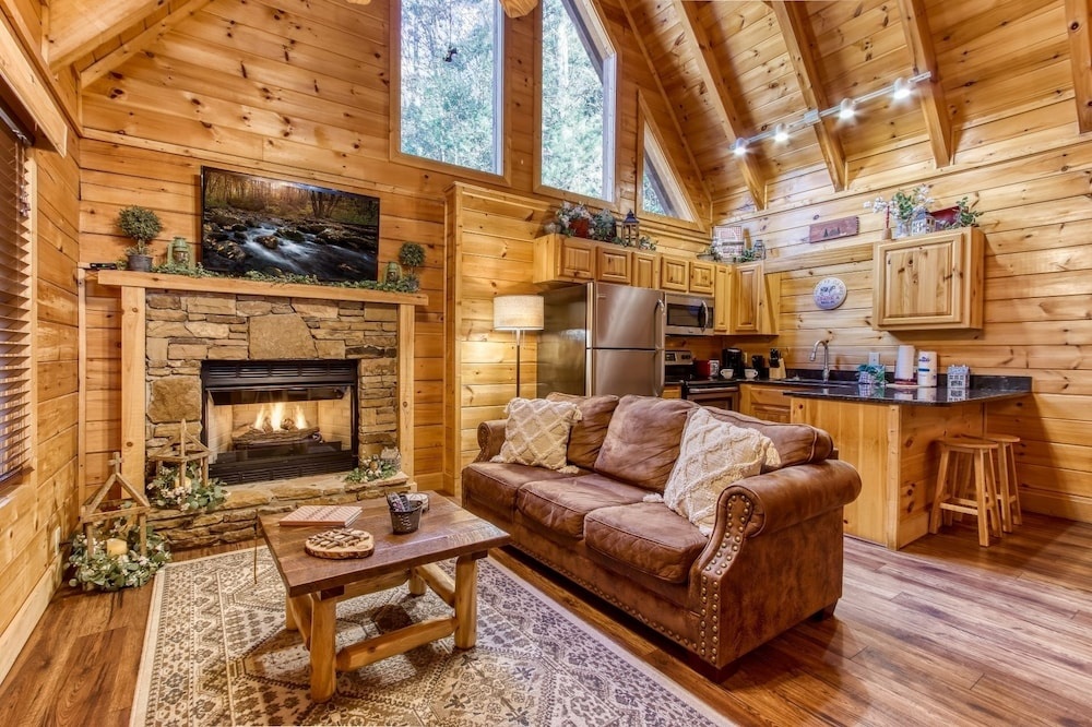 ER260- Magical Moments Great Location- Close to town cabin