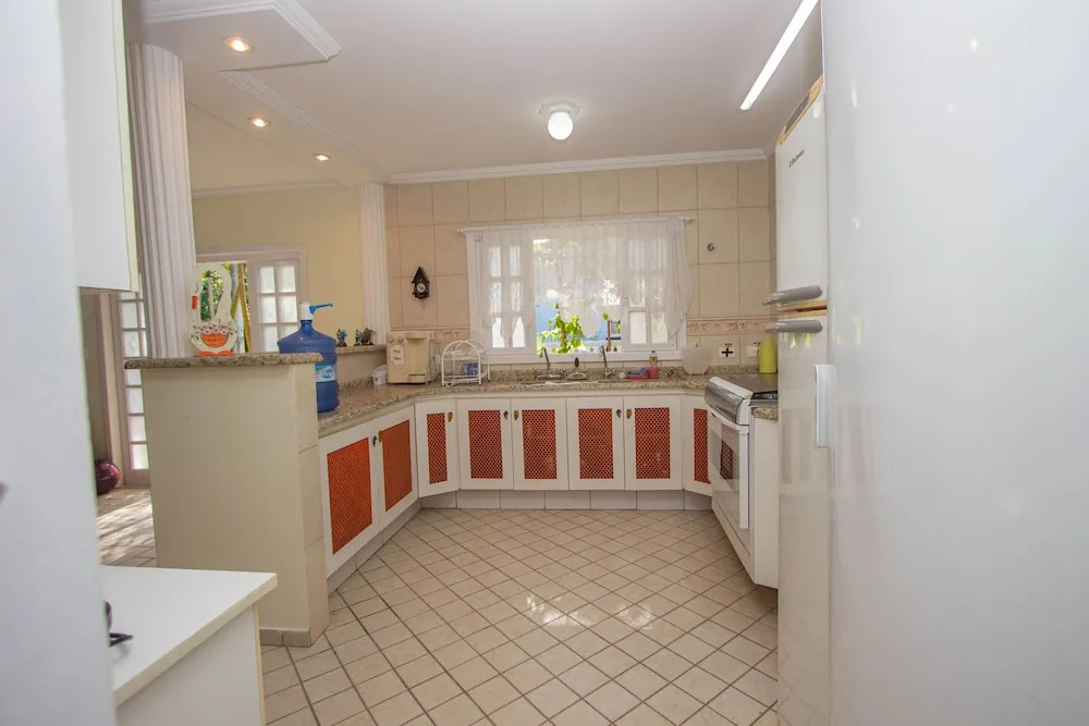 Casa ampla em Bertioga - 2 min. da praia