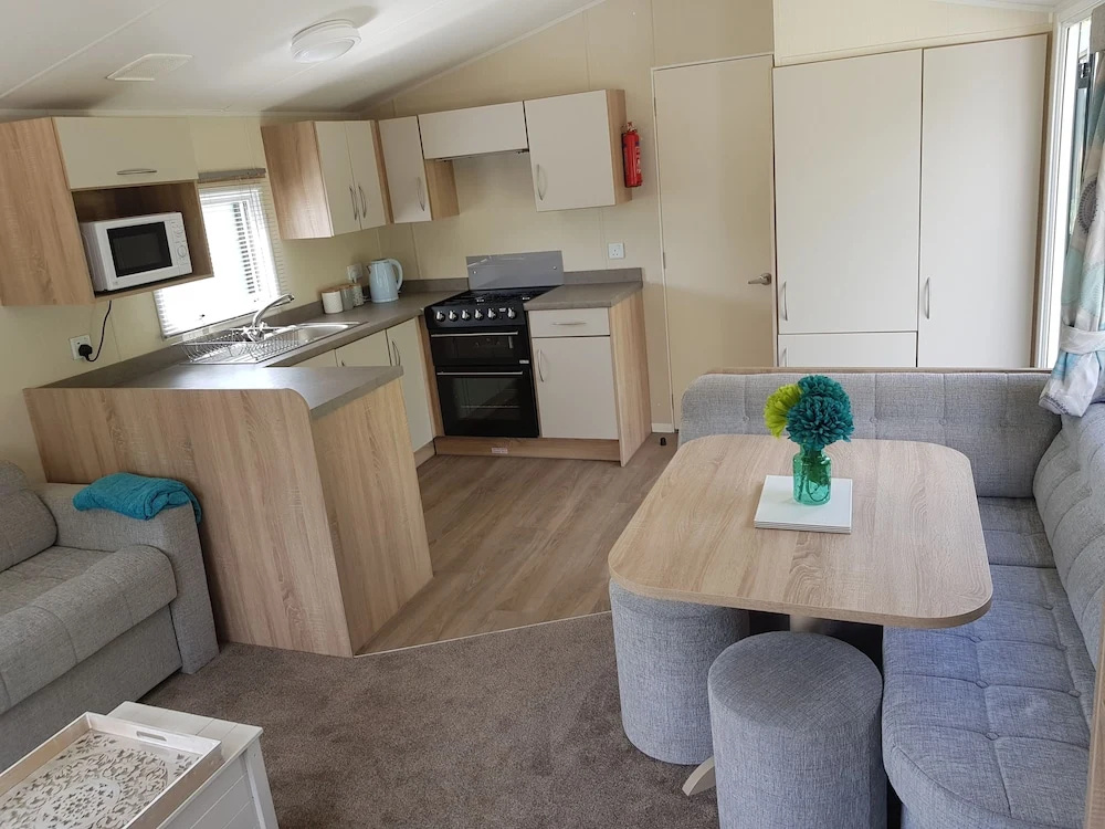 Caravan - Sleeps4-Pet friendly-Parking Available