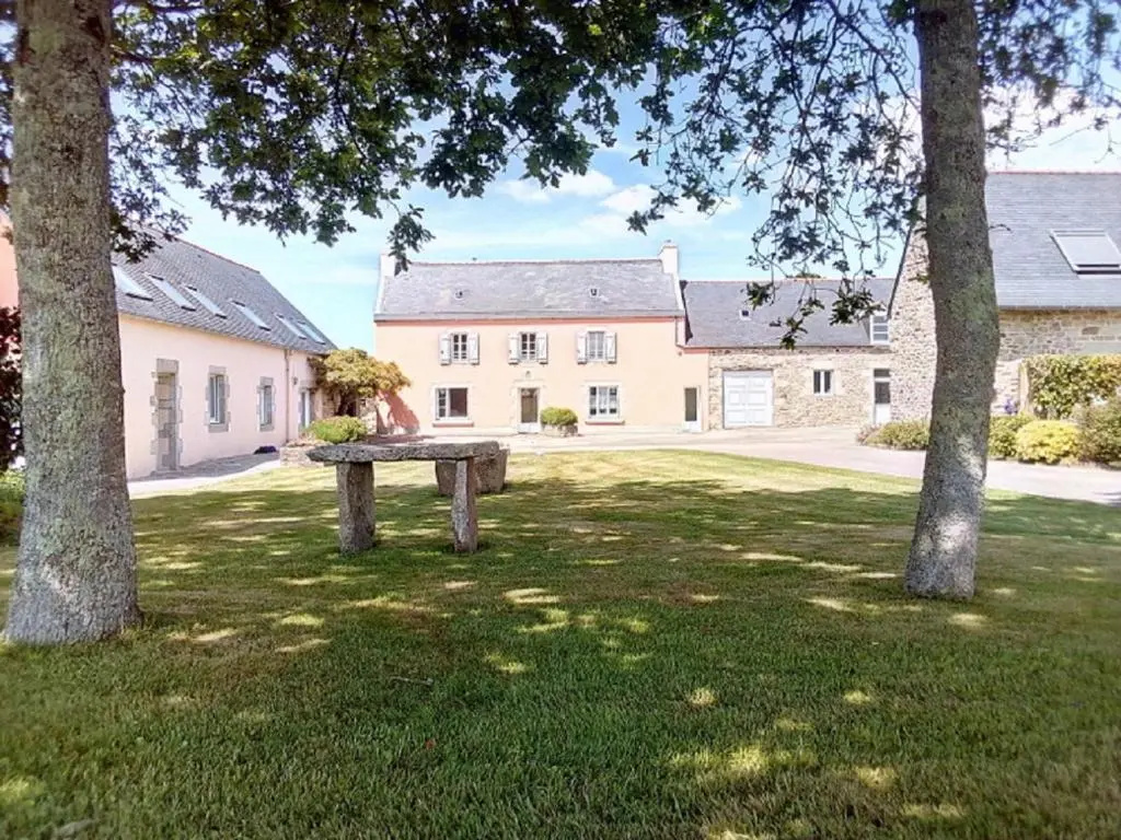 Kerantum à10mn des baies de Douarnenez et Audierne avec cuisine à disposition
