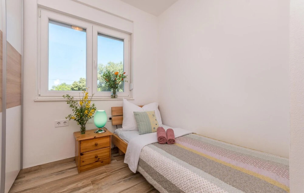 Awesome Apartment in Turanj With Wifi and 2 Bedrooms