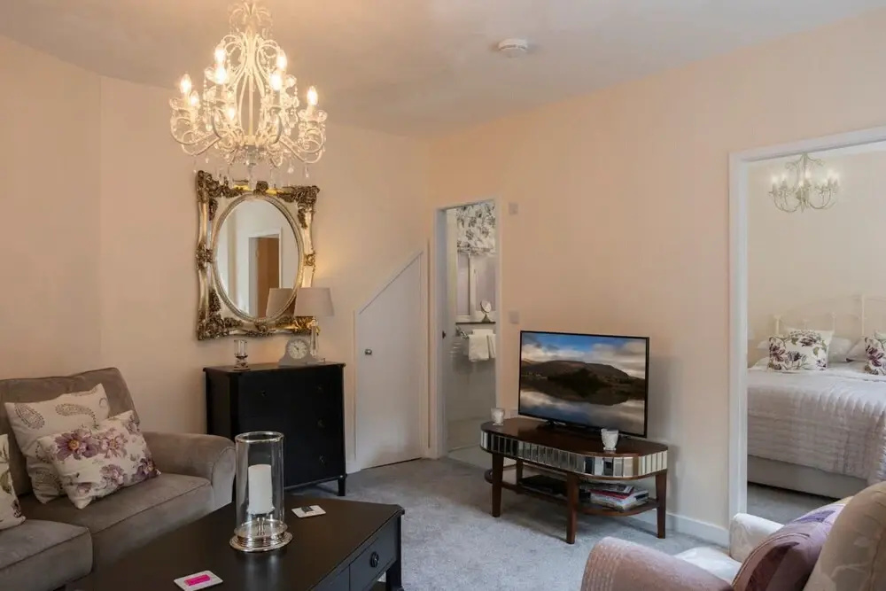 Cozy 1BR Apartment Central Ambleside With Parking