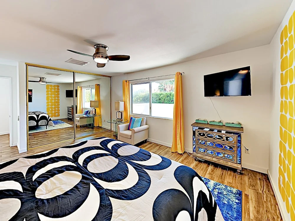 Contemporary - 5 Br Home