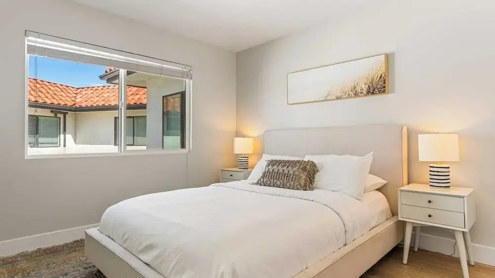 3 Condos, Steps to Beach, Rooftop Patio Trestles Trailhead Trio by Avantstay