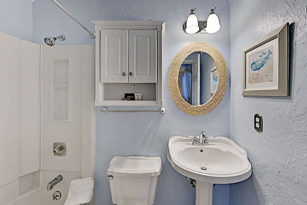 New Listing! All-suite Getaway W/ Pools & Tennis 2 Bedroom Condo