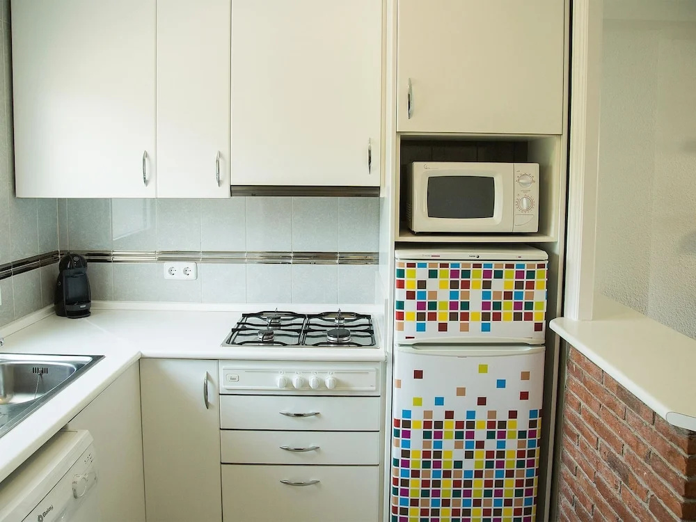 Spacious Holiday Home in Torroella de Montgrí With Swimming Pool