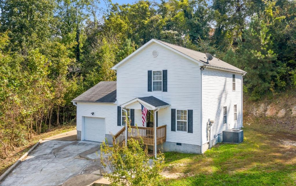 The Elmwood Farmhouse- 10 Mins to Downtown Chattanooga